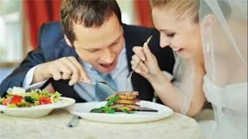 متاكلش سمك منعا للإحراج.. 5 أطعمة لا تتناولها قبل الزفاف