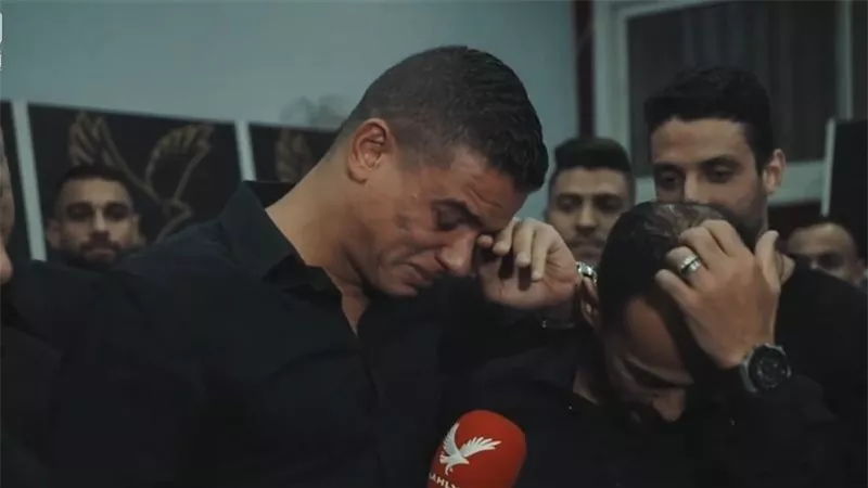 مشهد مؤثر.. سعد سمير يبكي في حفل وداعه بالنادي الأهلي| شاهد 