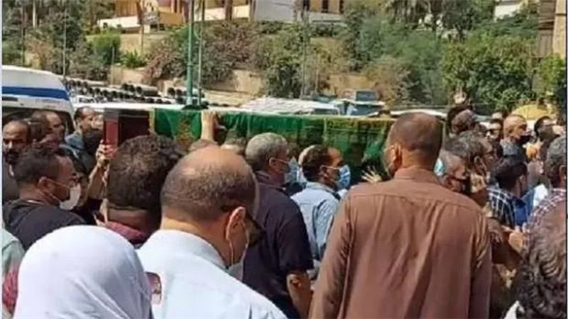  والدتها حاضنة النعش.. تشييع جثمان فتاة سيتي ستارز | فيديو
