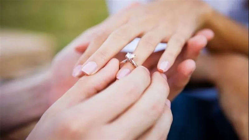 الإفتاء توضح.. ما حكم خطوبة المرأة المخلوعة من زوجها أثناء فترة العدة؟