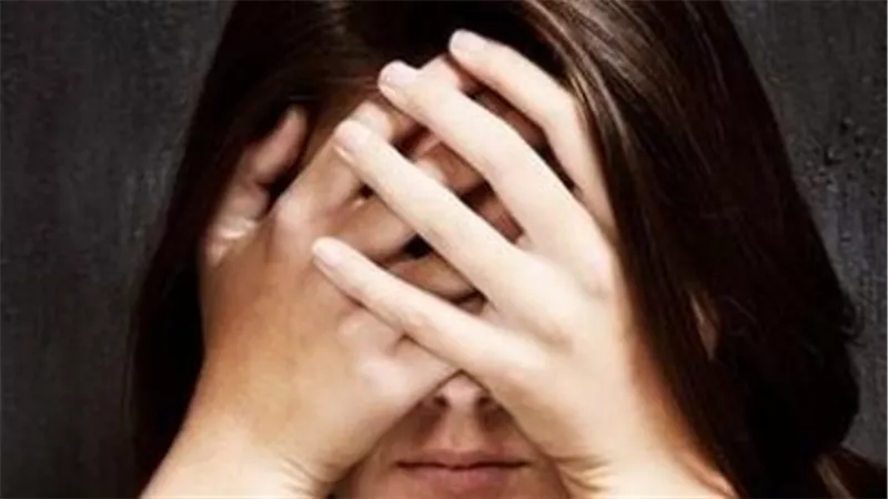 الإفتاء تكشف حكم إغراء المرأة للطلاق من زوجها لتتزوج آخر