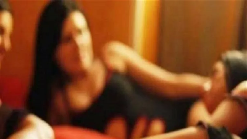 سهرة حمراء..احالة اوراق فتاتين للمفتي قتلتا تاجر وسرقتاه