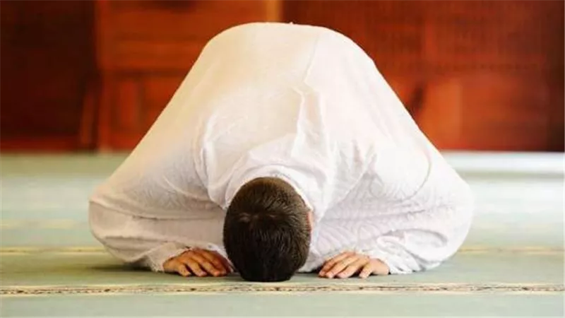 تعرف على طريقة تأديتها.. حكاية صلاة لم يؤديها المسلمون منذ 300 عام | فيديو 