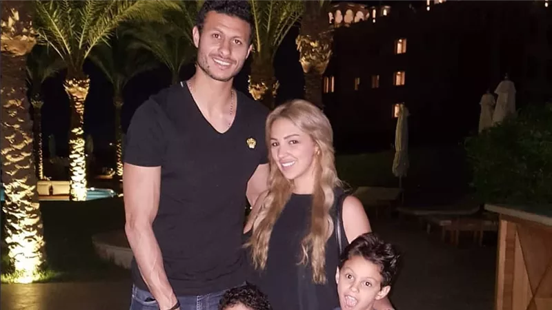 وسط أنباء عن إنفصالهما.. محمد الشناوي يثير الجدل بعد حذف صور زوجته على إنستجرام | شاهد