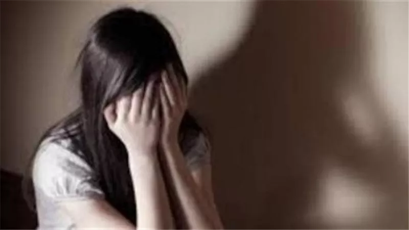بعد اغتصابها من 33 شخصا لمدة 8 أشهر.. حكاية وفاة طفلة هزت العالم