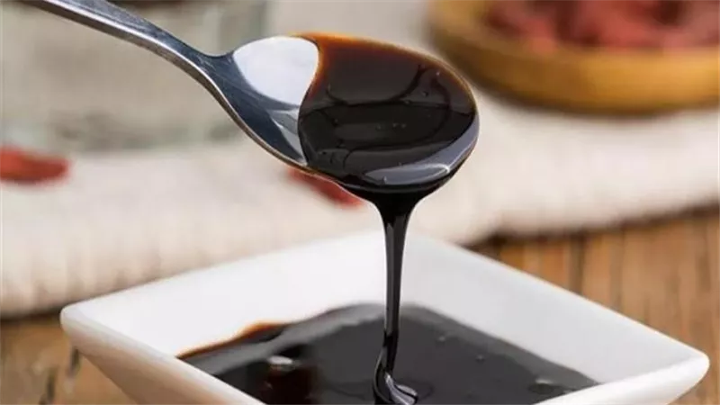 أمور مذهلة..ماذا يحدث لجسمك عند تناول ملعقة من العسل الاسود؟