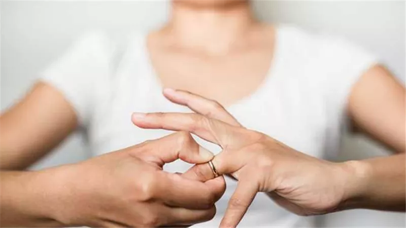 لن تتخيل السبب..تفاصيل أغرب حالة طلاق بعد يومين من الزواج 
