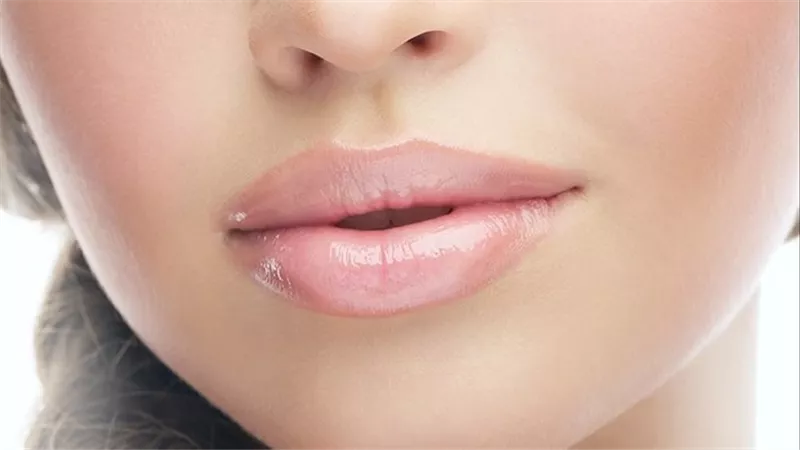 لشفايف مثيرة.. 5 خلطات طبيعية تساعد على توريد لون الشفاه