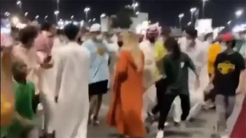 مقاطع هزت السعودية..القصة الكاملة لفتاة البرتقالي المتحرش بها في الطائف | فيديو