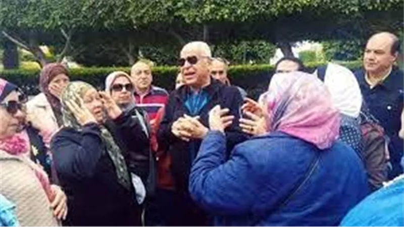 الازمات تتوالي بنادي سموحة.. والاعضاء يفتحون النار على فرج عامر