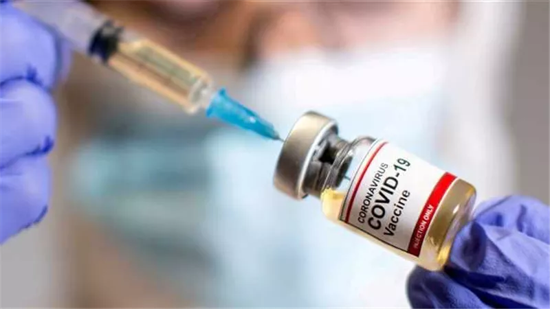 وقف الرواتب أبرزها.. 3 إجراءات حاسمة من الحكومة تجاه الممتنعين عن تلقي لقاح كورونا