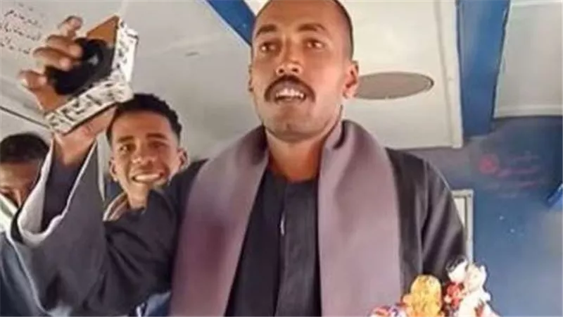نفسي الناس تسمع أشعاري.. صاحب فيديو الطفاية دي يكشف حقيقة عمله كومبارس | شاهد