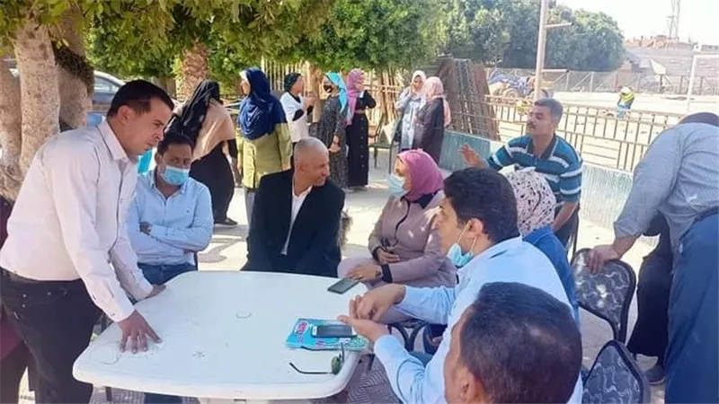 ضمن مبادرة حياة كريمة..مجلس مدينة الصف ينظم ندوة تثقيفية عن دور المرأة بالمجتمع وتوزيع شنط ووجبات