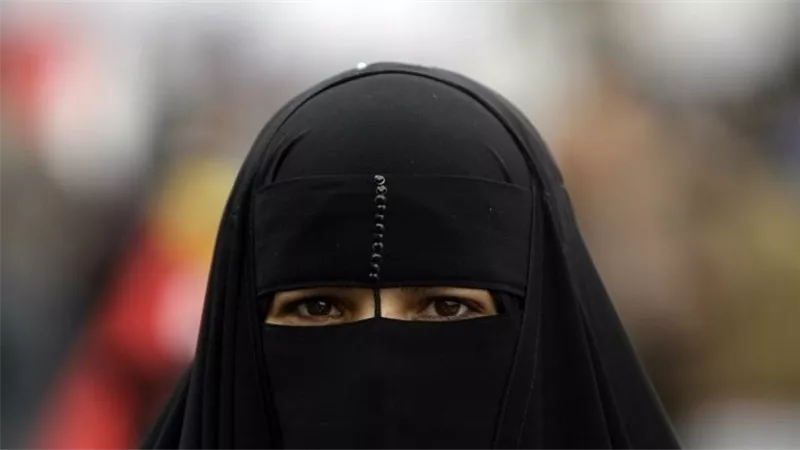 رد حاسم من الإفتاء..ما حكم ارتداء النقاب دون صلاة؟ | فيديو