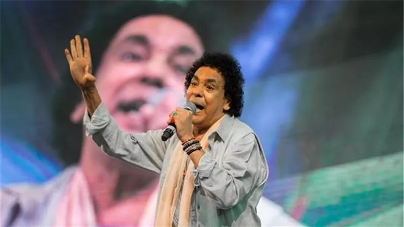 انفصل عن نجلاء بدر قبل كتب الكتاب..نساء في حياة محمد منير | فيديو