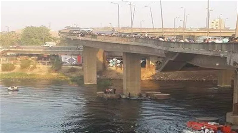 نزل بالركاب ومحدش طلع.. لقطات صادمة لسقوط ميكروباص روض الفرج في النيل | فيديو