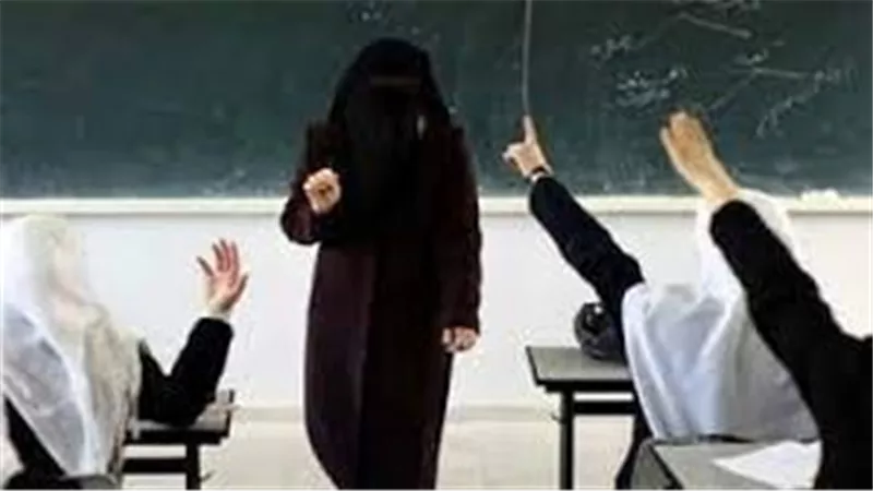 ماتت وهي صائمة..وفاة المعلمة شيخة أمام طلابها يثير التفاعل علي تويتر ووالدها يروي التفاصيل