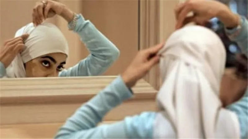 الإفتاء تحسم الجدل.. ما هي حدود الرجل في فرض الحجاب على زوجته ؟