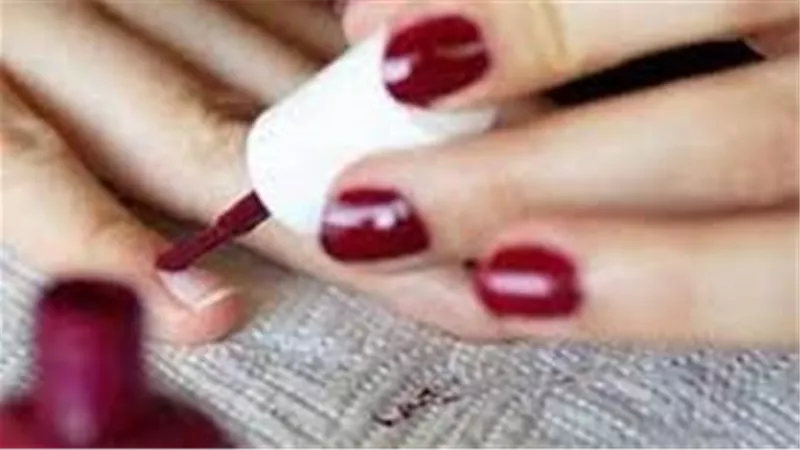  الإفتاء توضح..حكم وضوء وصلاة المرأة أثناء وجود طلاء الأظافر