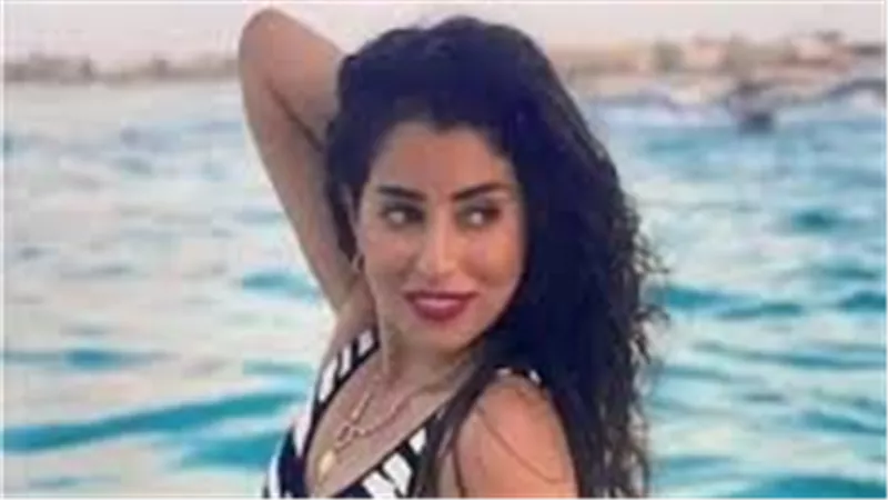 خناقة شوارع.. مجهولون يطرقون منزل آيتن عامر والفنانة تستغيث