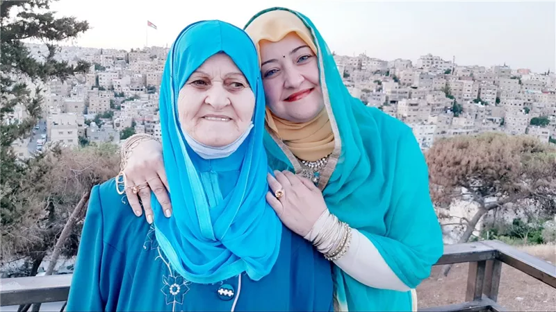  نعيمة المشايخ أم الأديبة د. سناء الشعلان تتحدّث عن تجربة أمومتها لها في تكريم مبادرة أكرموها 