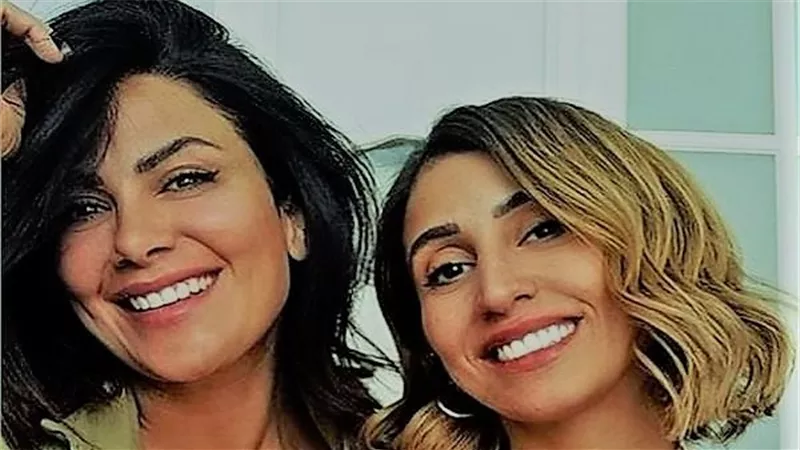 صبا مبارك تداعب دينا الشربيني: بتاكل كتير وبتستلف هدومي ومترجعهاش | فيديو