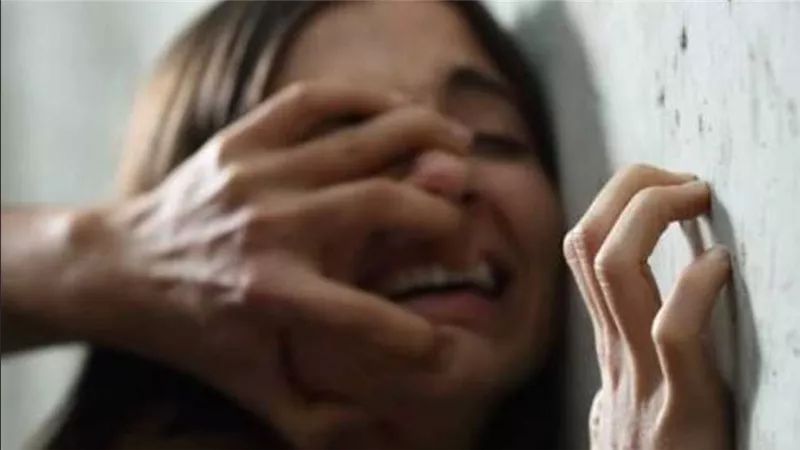 حكاية ريهام.. أبوها اغتصبها وخلف منها طفلة بأطفيح