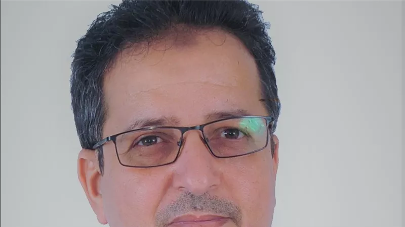 “متاريس العزلة” للكاتب محمد آيت علو