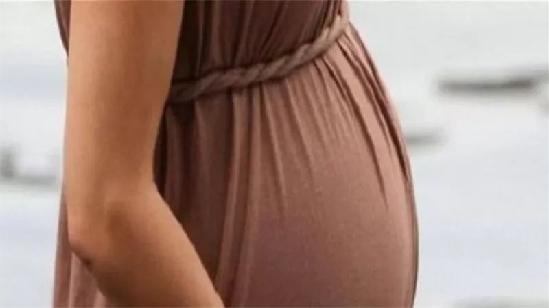 دار الإفتاء تجيب..تزوجت وبعد الزواج تبين أنها حامل في الشهر السابع فما الحكم؟ | فيديو 