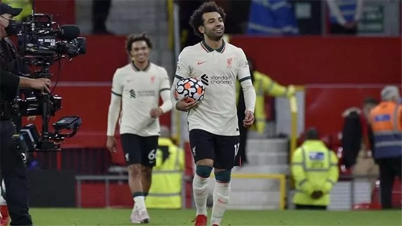  بعد إغلاق التصويت.. هل يفوز محمد صلاح بالكرة الذهبية؟