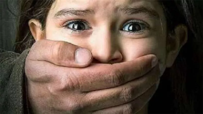 الحقوني يا ناس.. القصة الكاملة لتحرش مالك محل بطفلة في الشيخ زايد
