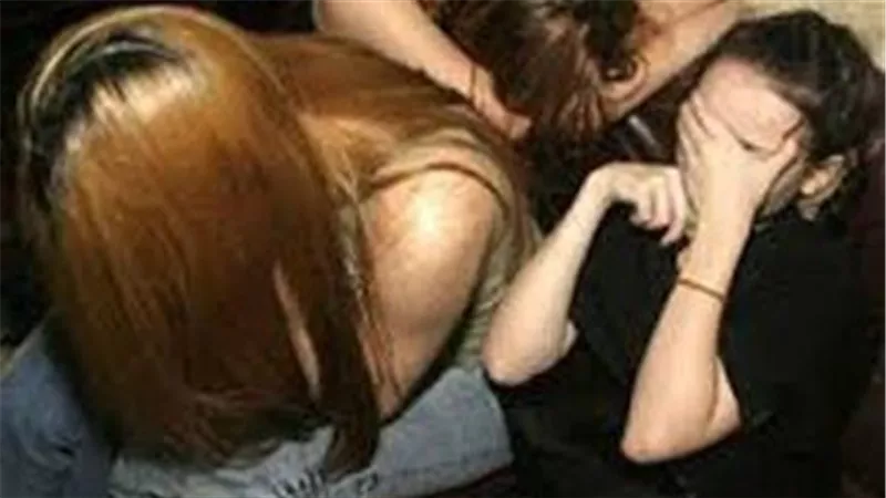 سيدات ورجال من عائلات كبيرة.. تفاصيل مثيرة في ضبط شبكة أعمال منافية للآداب بالفيوم