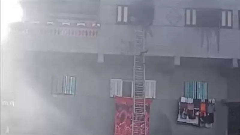 لن تتوقع السبب..كاميرا مراقبة تكشف لحظة إشعال النيران في فتاة على يد شقيقها بالدقهلية | شاهد