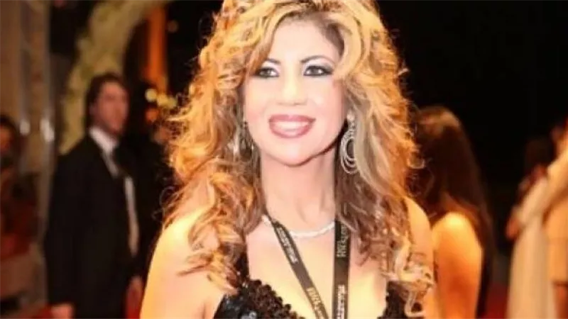 الجمهور: تجميل ولا فيلر؟.. بوسي شلبي تخطف الأنظار بـ لوك جديد | شاهد