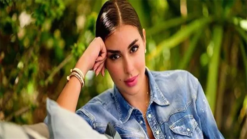 شاهد..ياسمين صبري تظهر بالحجاب داخل أحد المساجد 