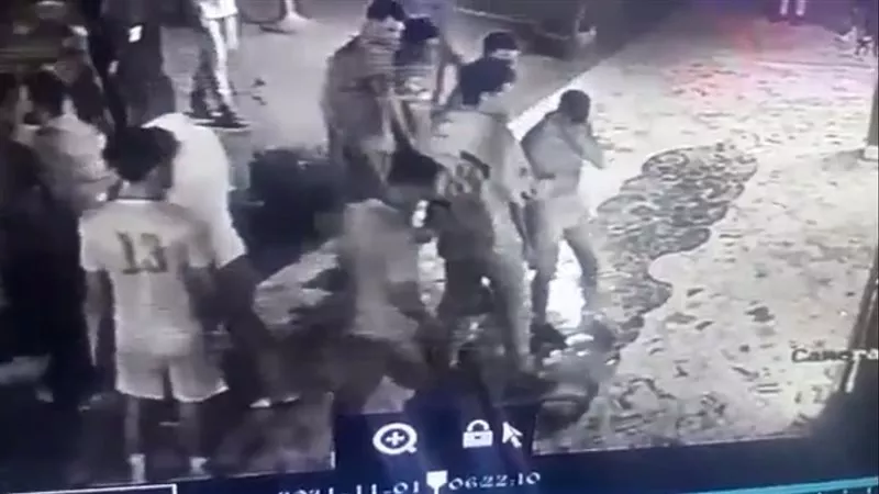 نجل نجم الزمالك يكشف التفاصيل..مجزرة بالأسلحة البيضاء في أحد الأندية | فيديو