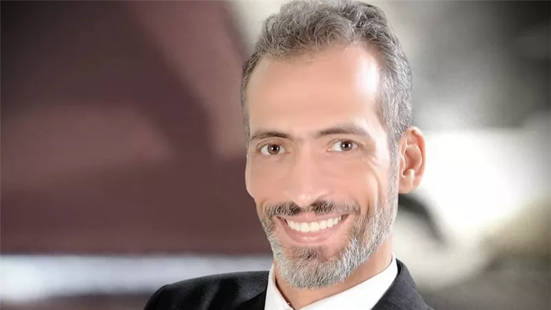 افتتاح معرض دافنشى للفن التشكيلى الزجاجى بصورة الرئيس عبد الفتاح السيسى
