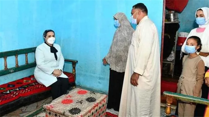 «قالت لي: أنا أختك».. نزيه وزوجته يكشفان كواليس زيارة انتصار السيسي لمنزلهما | شاهد