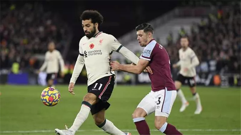 عقد محمد صلاح الجديد مع ليفربول.. طلبات الملك المصري المالية تمنع الريدز من إنهاء الصفقة 