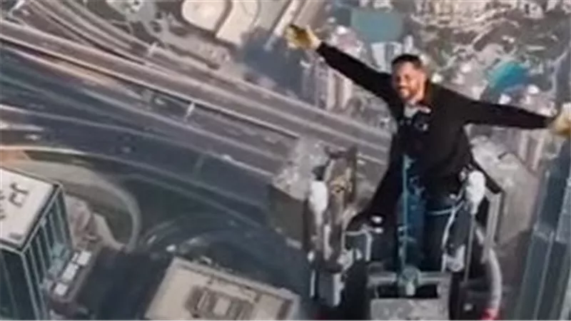 صعد 160 طابقا في 51 دقيقة.. ويل سميث يصل إلى قمة برج خليفة في تجربة مثيرة | فيديو