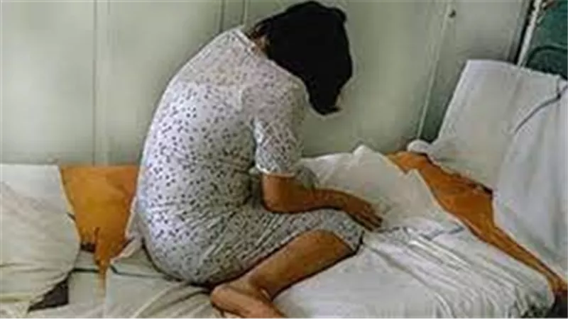 صورني عارية ومارس الجنس بالقوة..رانيا:حضرت لمقابلة والدته فهتك عرضي