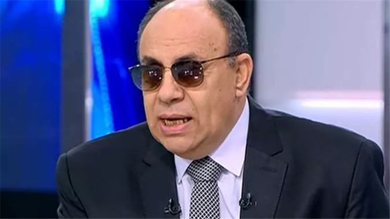«بابا بيتحرش بيا.. أعمل إيه؟».. مبروك عطية يجيب بانفعال على فتاة | فيديو