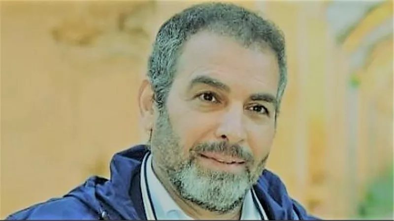 مجبتش شبكة ولا دفعت مهر..لقطات نادرة من حفل زفاف أحمد عبدالعزيز | شاهد