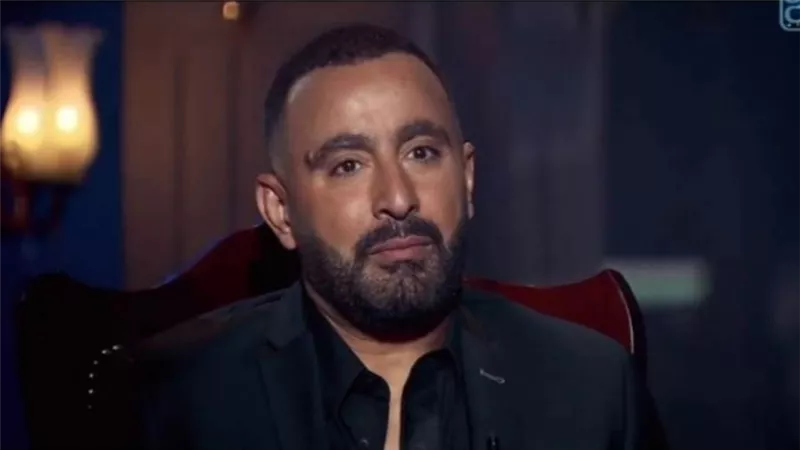 الطاقة الذكورية عالية عندي وبتعملي مشاكل.. تصريحات مثيرة للفنان أحمد السقا في برنامج حبر سري