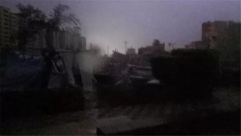 لدغات عقارب وانهيار جزئي لبعض المنازل..أسوان تحت حصار الأمطار والسيول والأرصاد تحذر | شاهد