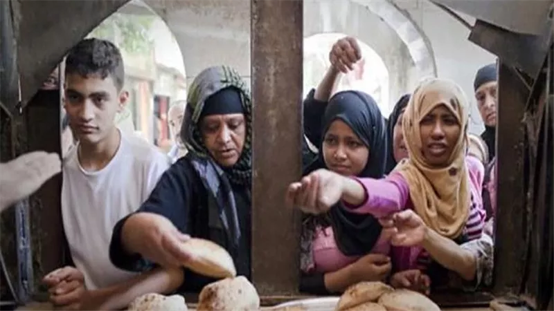 الوزير يحسم الجدل.. حقيقة زيادة سعر رغيف الخبز وموقف إضافة المواليد لبطاقة التموين | فيديو 