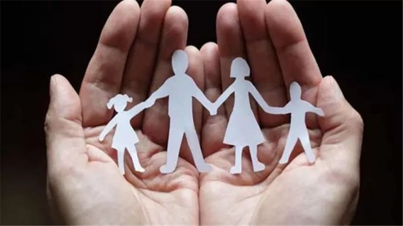 بسبب موبايل..سمية تقيم دعوى طلاق من زوجها
