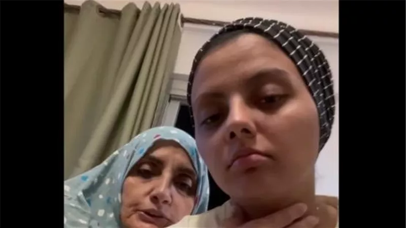 خفة دم تقلها ملايين.. والدة مي البنا في خناقة مع ابنتها: عايزين حد يلبسك | فيديو