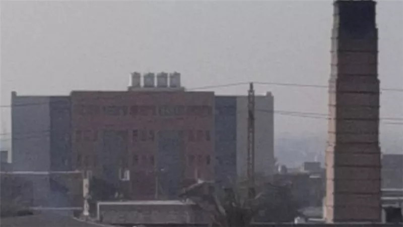 أهالي عرب العيايدة بالصف لمحافظ الجيزة: أدخنة المصانع الغير مرخصة تهدد طلاب المدارس بالموت المؤكد