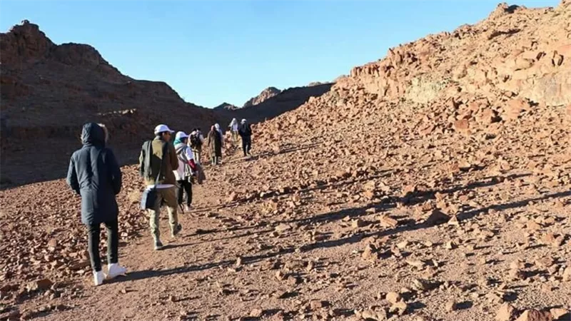 جبل البنات.. قصة 3 فتيات غيرن أعراف البدو في الزواج بقرار انتحار | شاهد